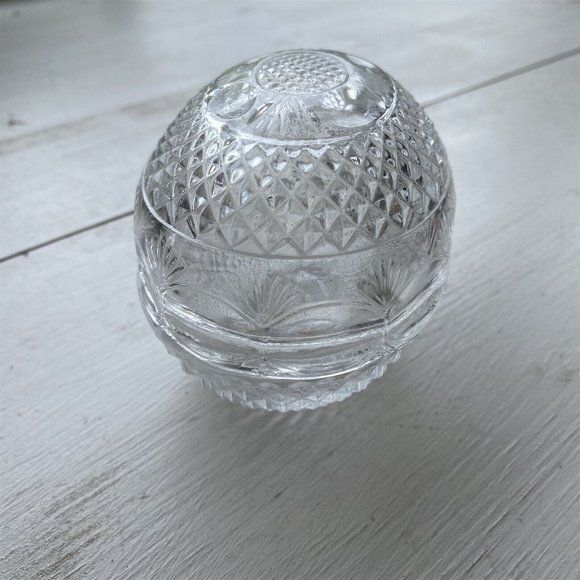 Vintage Avon 1977 Mothers Day Fostoria Lead Crystal Egg Soap Candy Trinket Dish - Picture 3 of 6